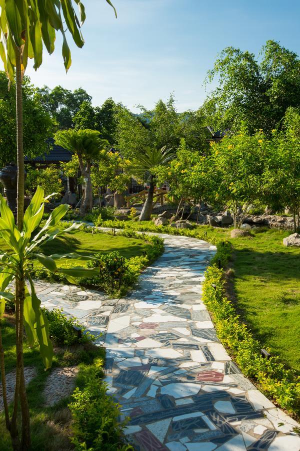 Sang Nhu Ngoc Resort Chau Doc Extérieur photo